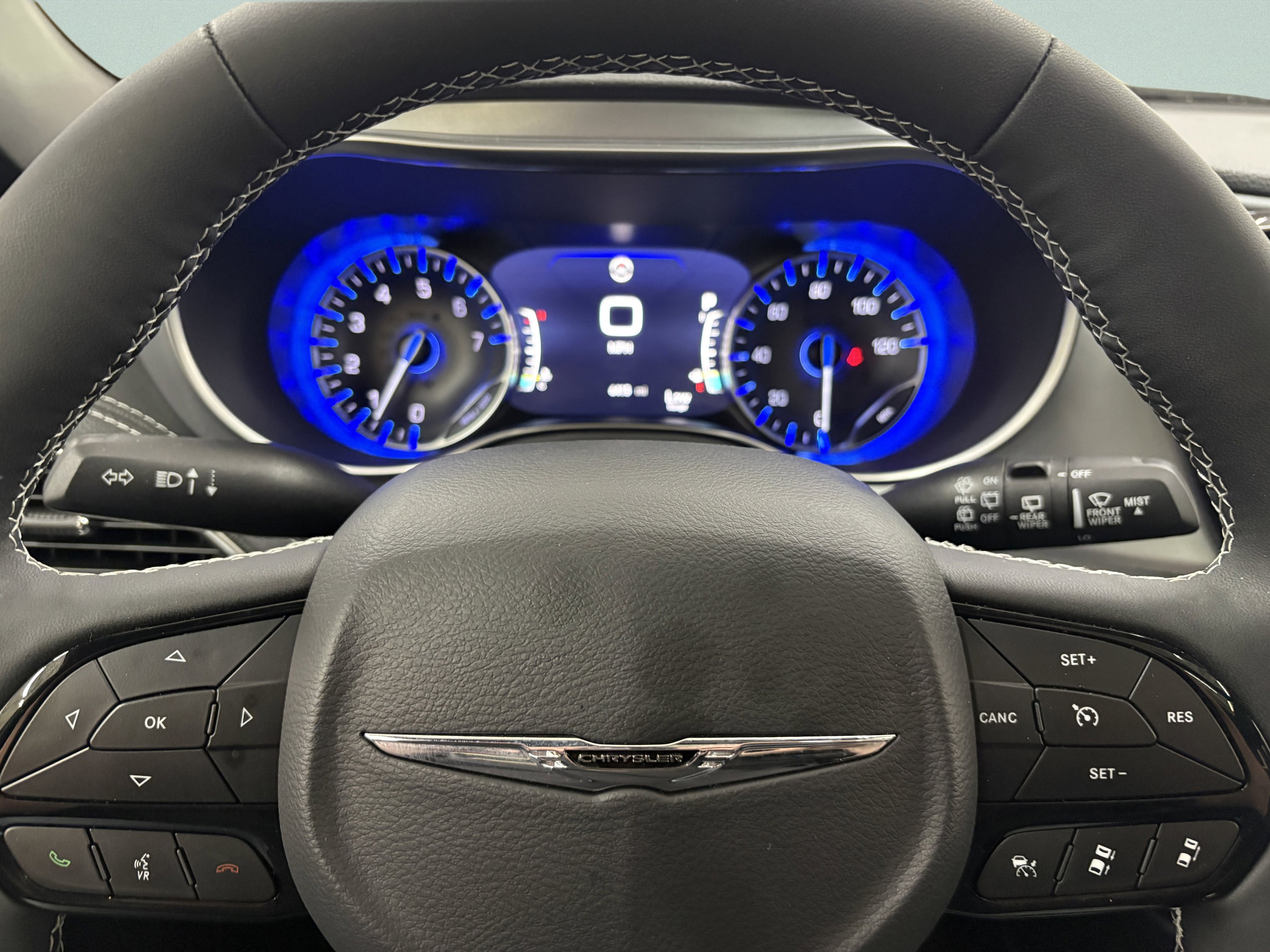 Used 2025 Chrysler Pacifica Limited image 32