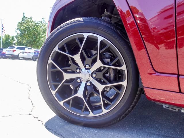 Used 2023 Jeep Grand Cherokee Summit AWD/4WD image 10