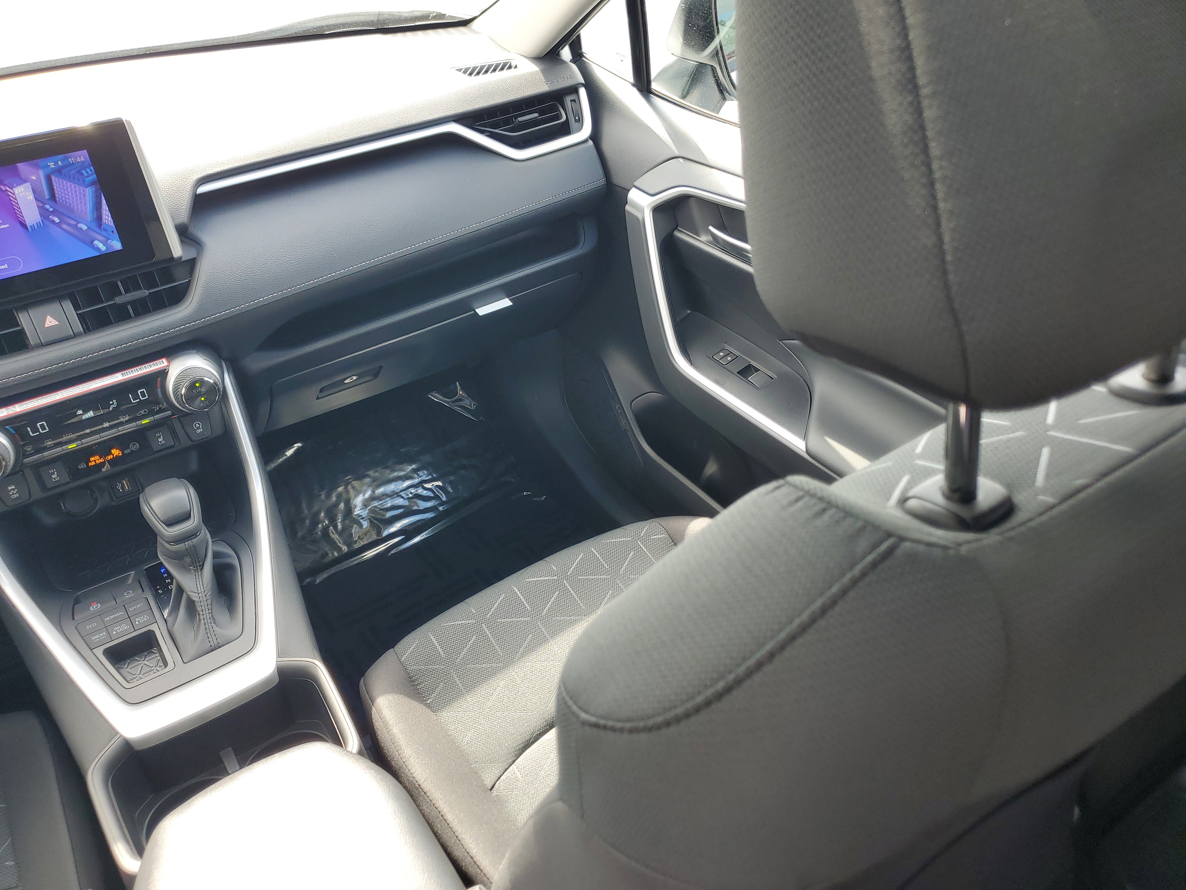 Used 2025 Toyota RAV4 XLE image 16