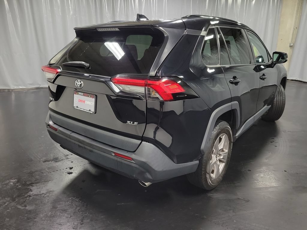 Used 2022 Toyota RAV4 XLE AWD/4WD image 8