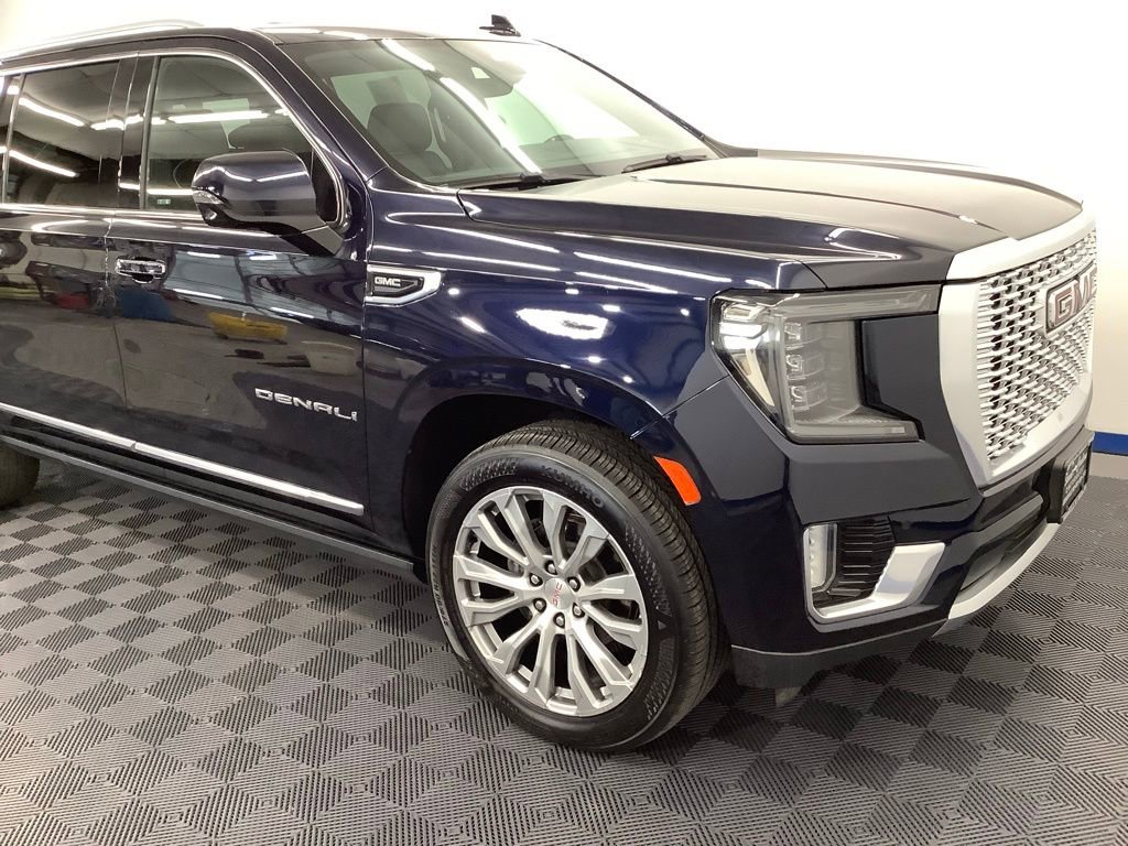 Used 2022 GMC Yukon XL Denali w/ Denali Premium Package AWD/4WD image 26