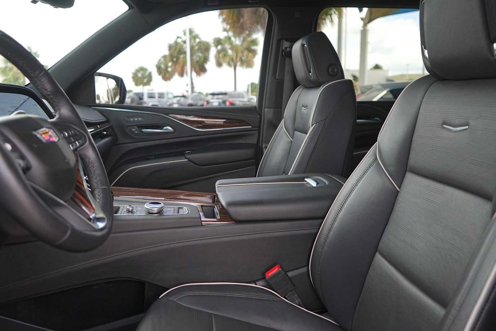 Used 2024 Cadillac Escalade ESV Premium Luxury RWD image 11