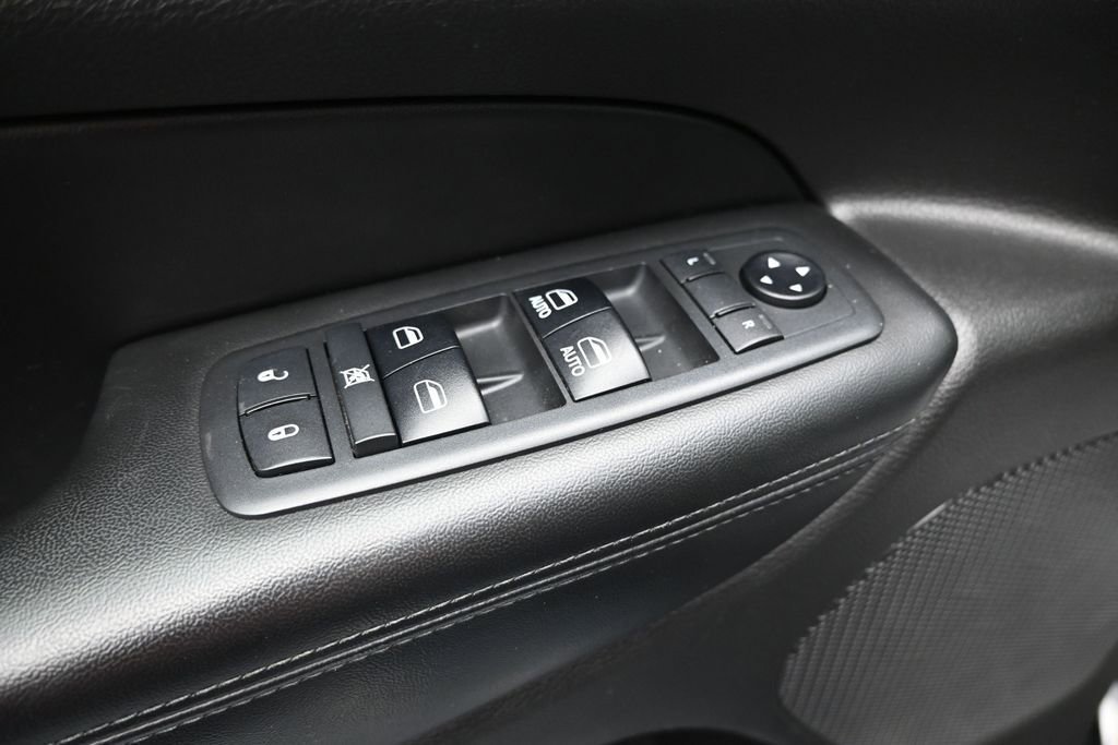 Used 2018 Jeep Grand Cherokee Altitude AWD/4WD image 11