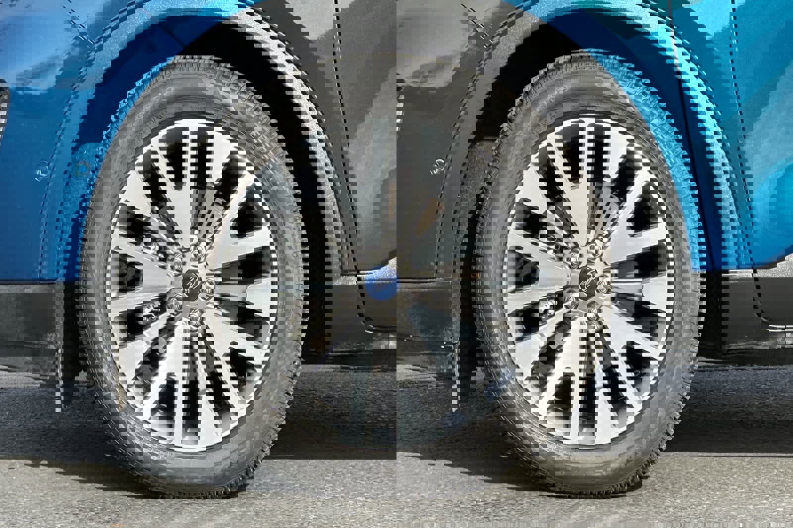 Used 2020 Ford Escape Titanium w/ Titanium Premium Package 2.0 image 27