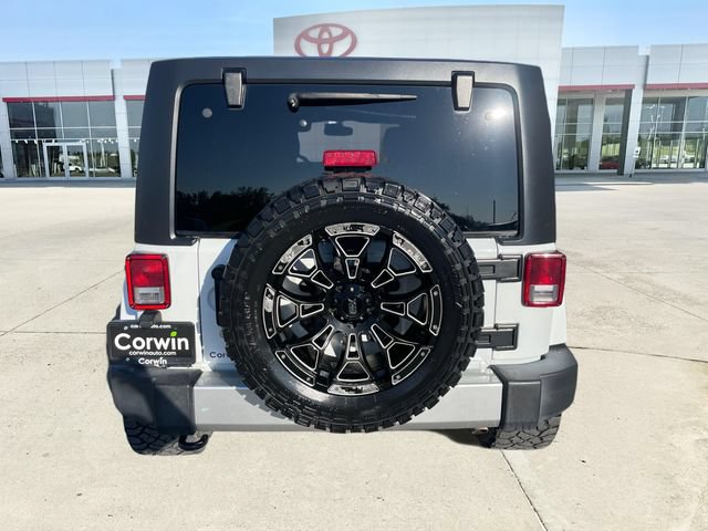 Used 2018 Jeep Wrangler Unlimited Sahara w/ Connectivity Group AWD/4WD image 4