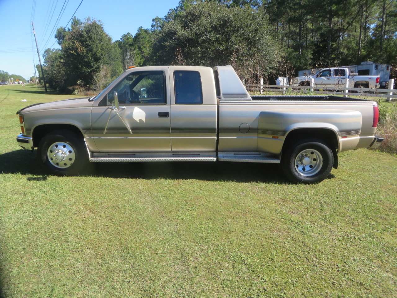 Used 1993 Chevrolet Silverado 3500 2WD Extended Cab image 1