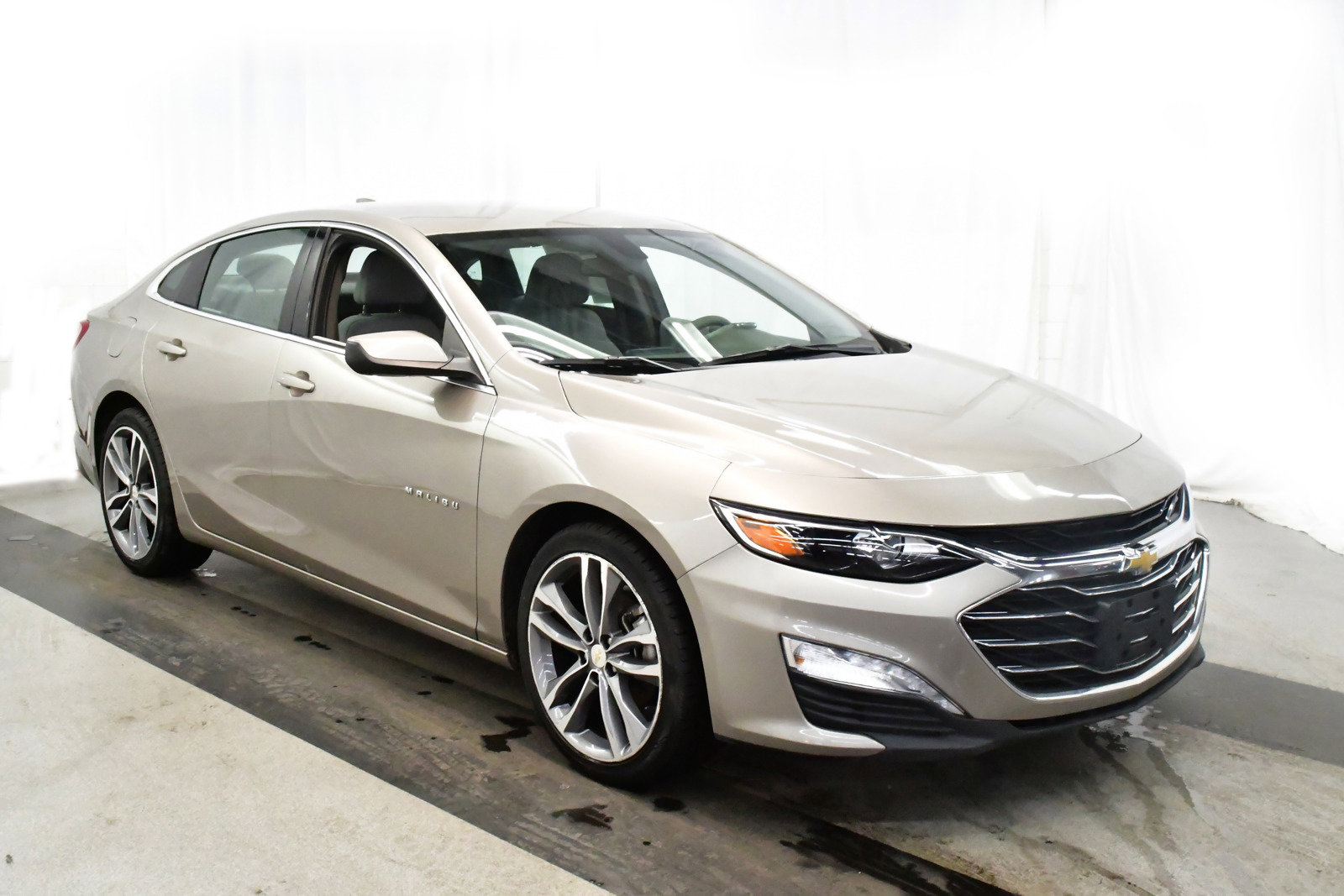 Used 2022 Chevrolet Malibu LT image 2