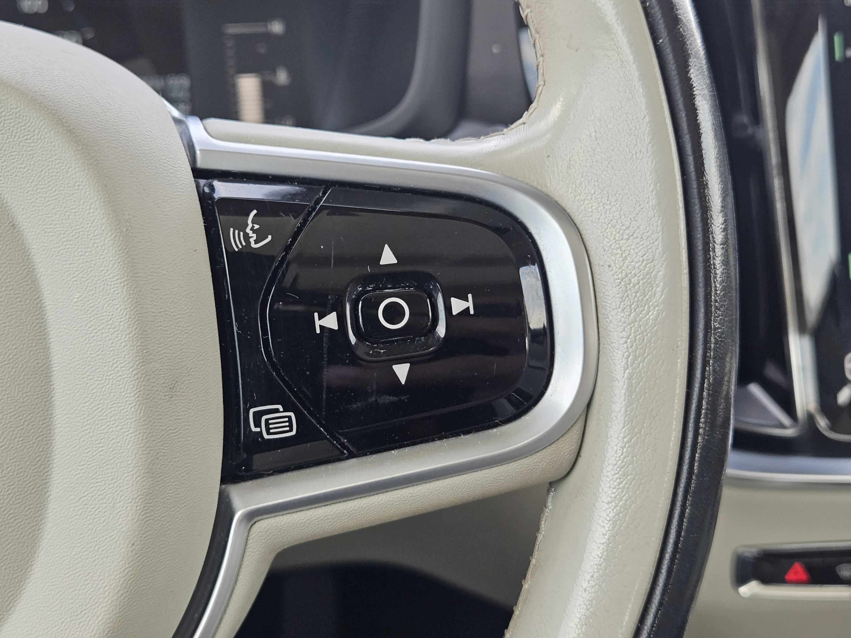 Used 2019 Volvo S60 T6 Momentum w/ Premium Package AWD/4WD image 19