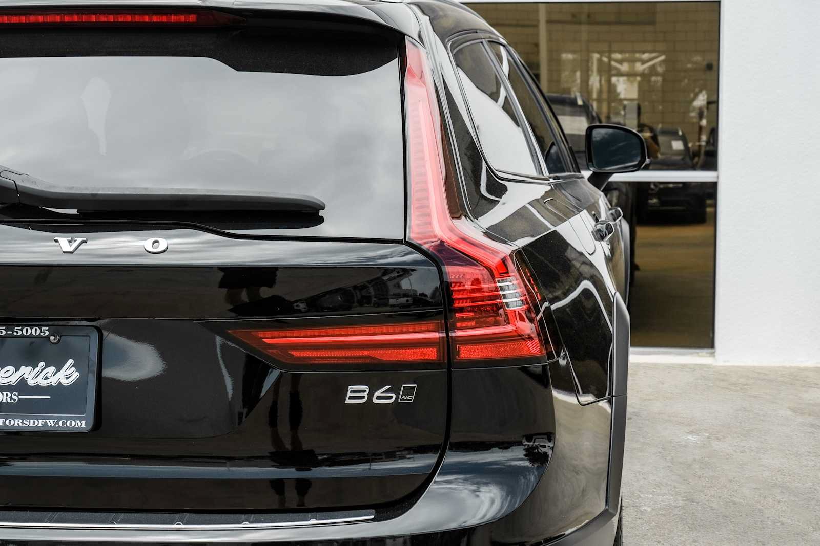 Used 2025 Volvo V90 B6 Cross Country Plus w/ Protection Package Premier AWD/4WD image 40