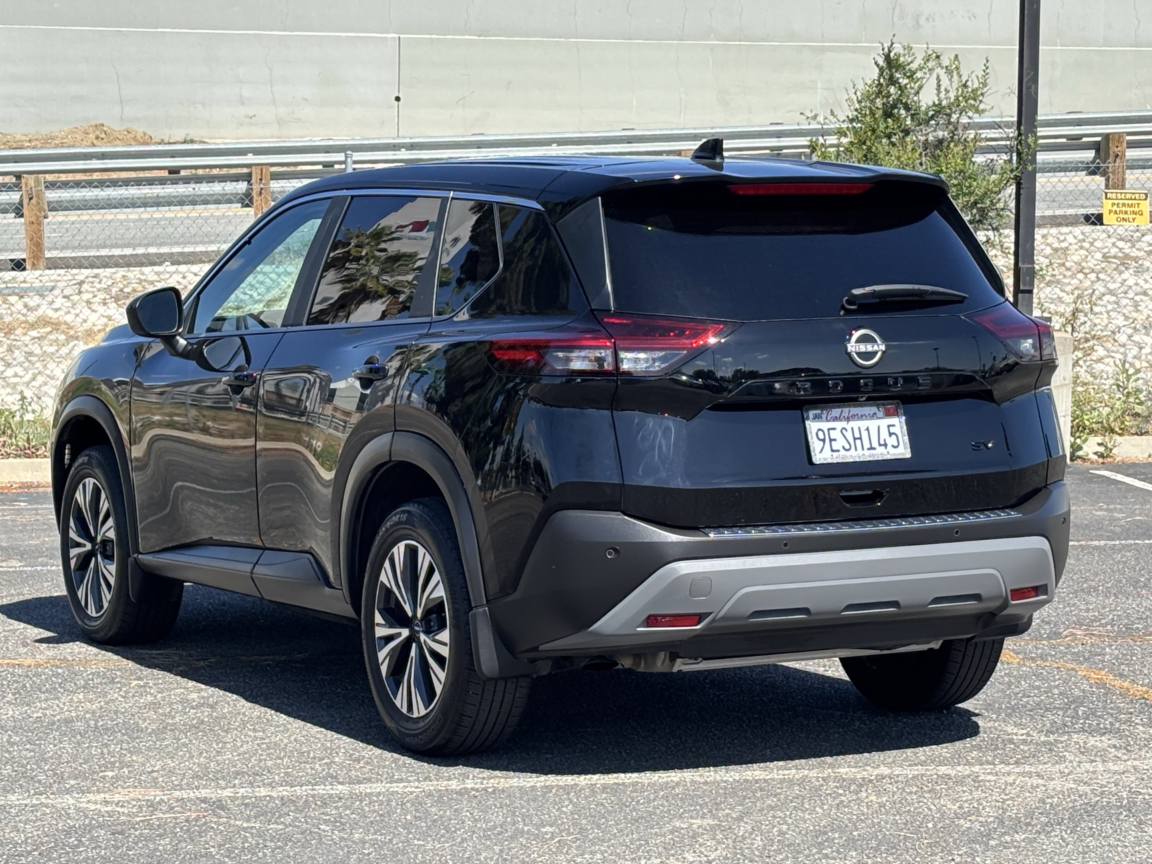 Used 2023 Nissan Rogue SV FWD image 5