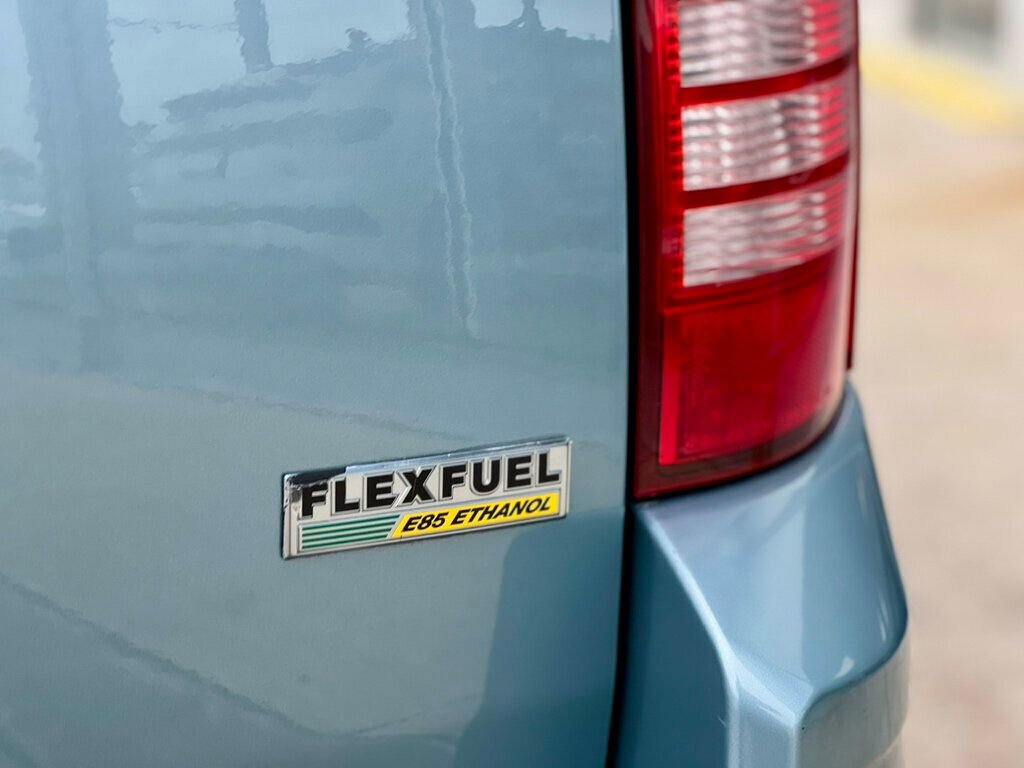 Used 2008 Chrysler Town & Country LX image 9