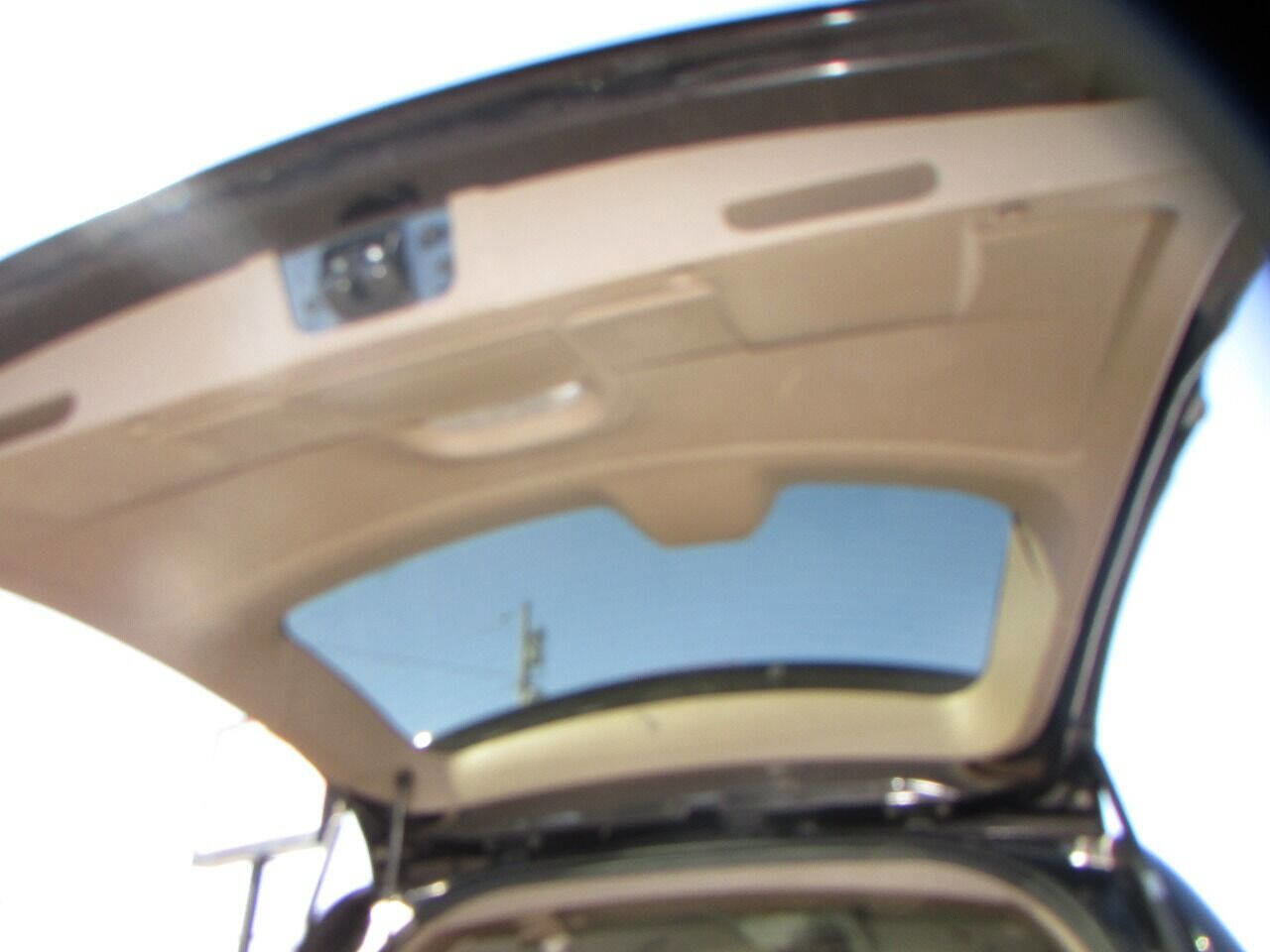 Used 2015 Chrysler Town & Country Touring FWD image 22