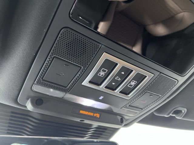 Used 2025 Land Rover Discovery Dynamic SE image 22