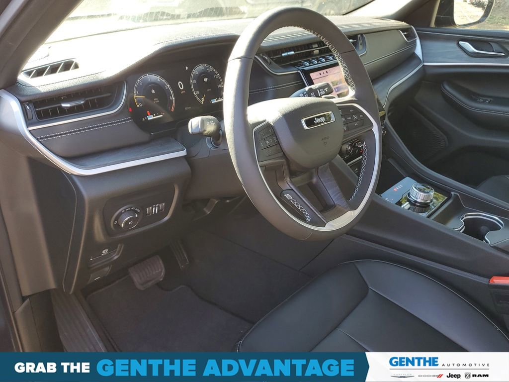 Certified 2024 Jeep Grand Cherokee Limited image 9