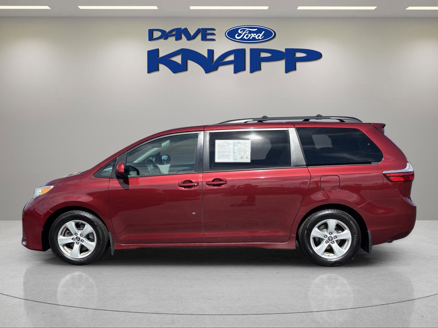 Used 2019 Toyota Sienna LE w/ Outdoor Package FWD image 5
