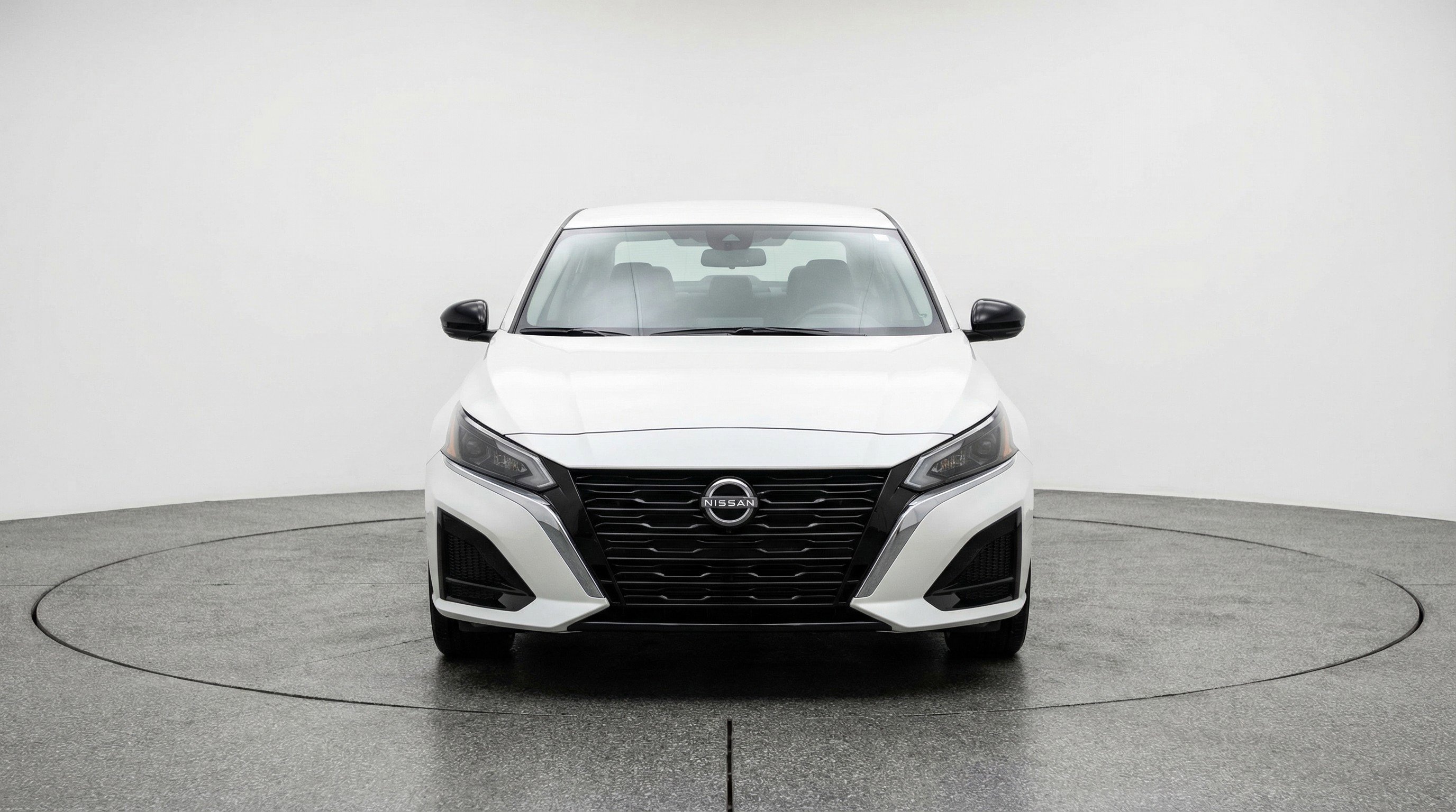 Used 2025 Nissan Altima 2.5 SV FWD image 2