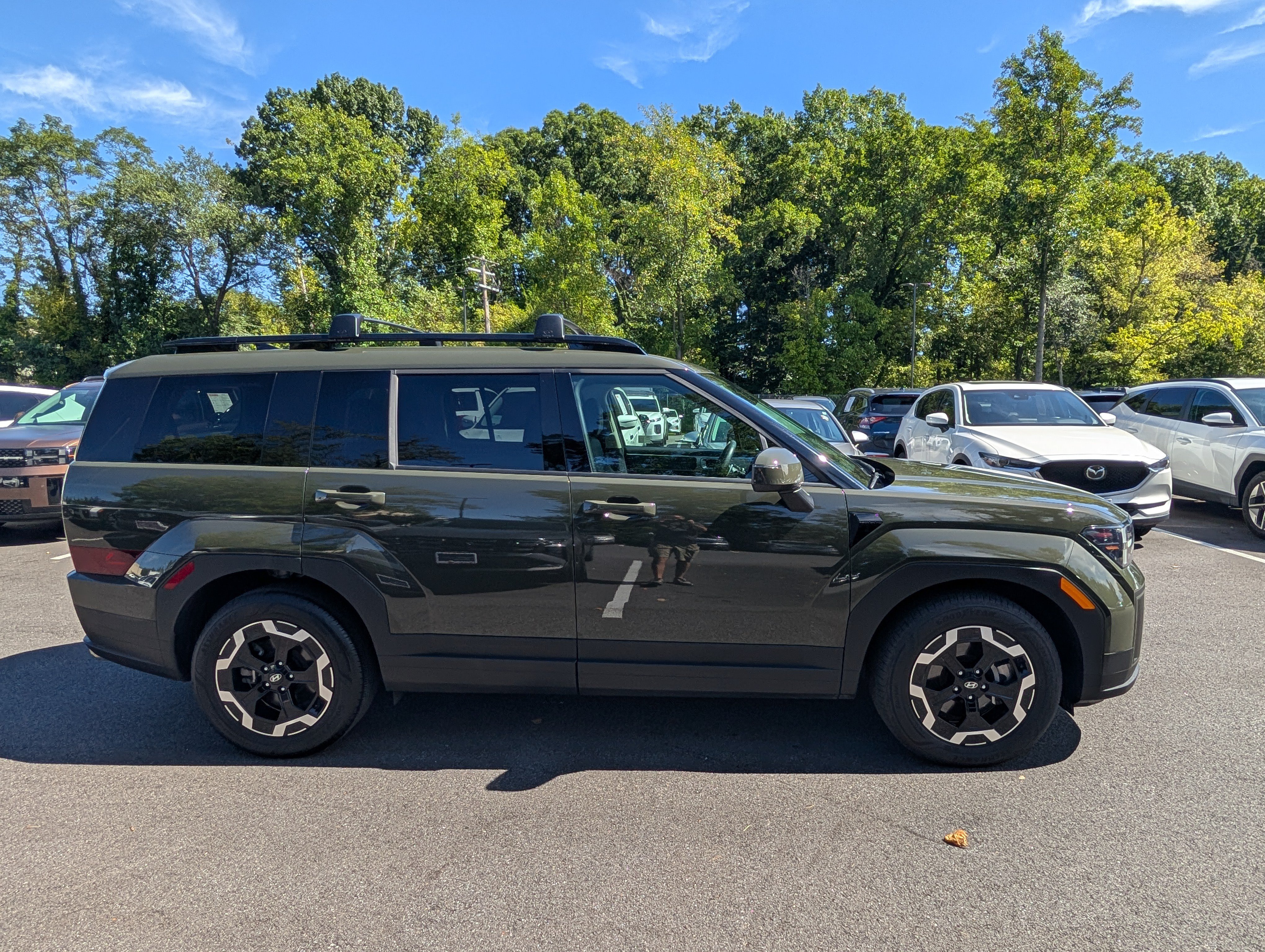Used 2025 Hyundai Santa Fe SEL FWD image 2