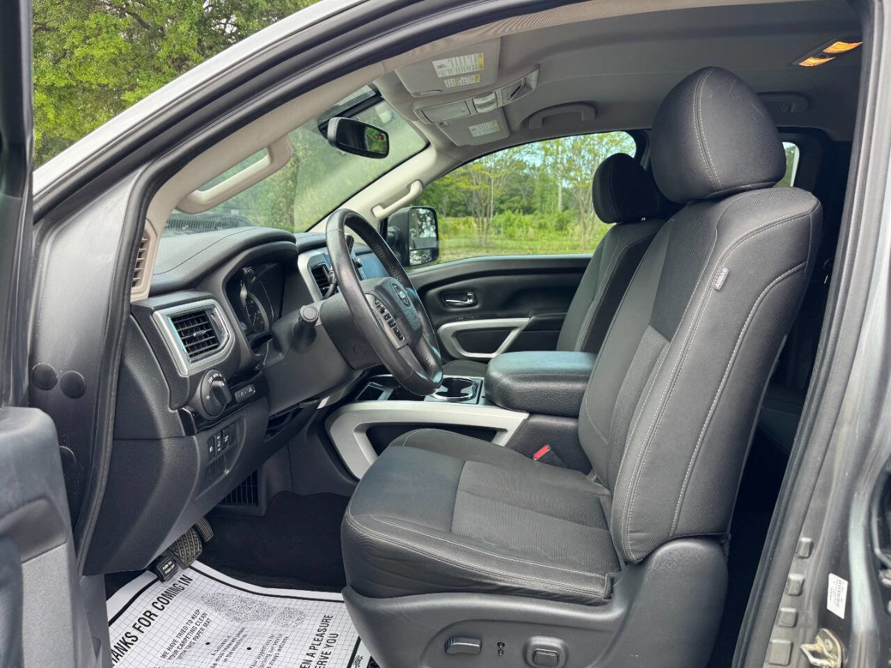 Used 2017 Nissan Titan SV RWD image 10
