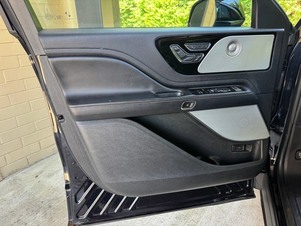 Used 2020 Lincoln Aviator Reserve w/ Equipment Group 202A AWD/4WD image 12