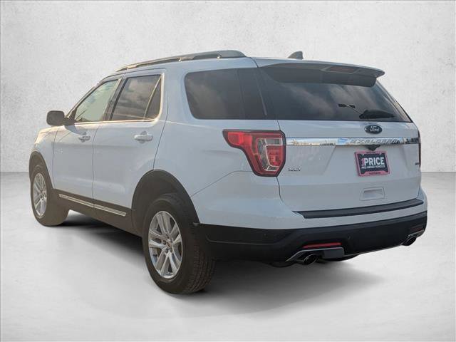 Used 2018 Ford Explorer XLT image 3