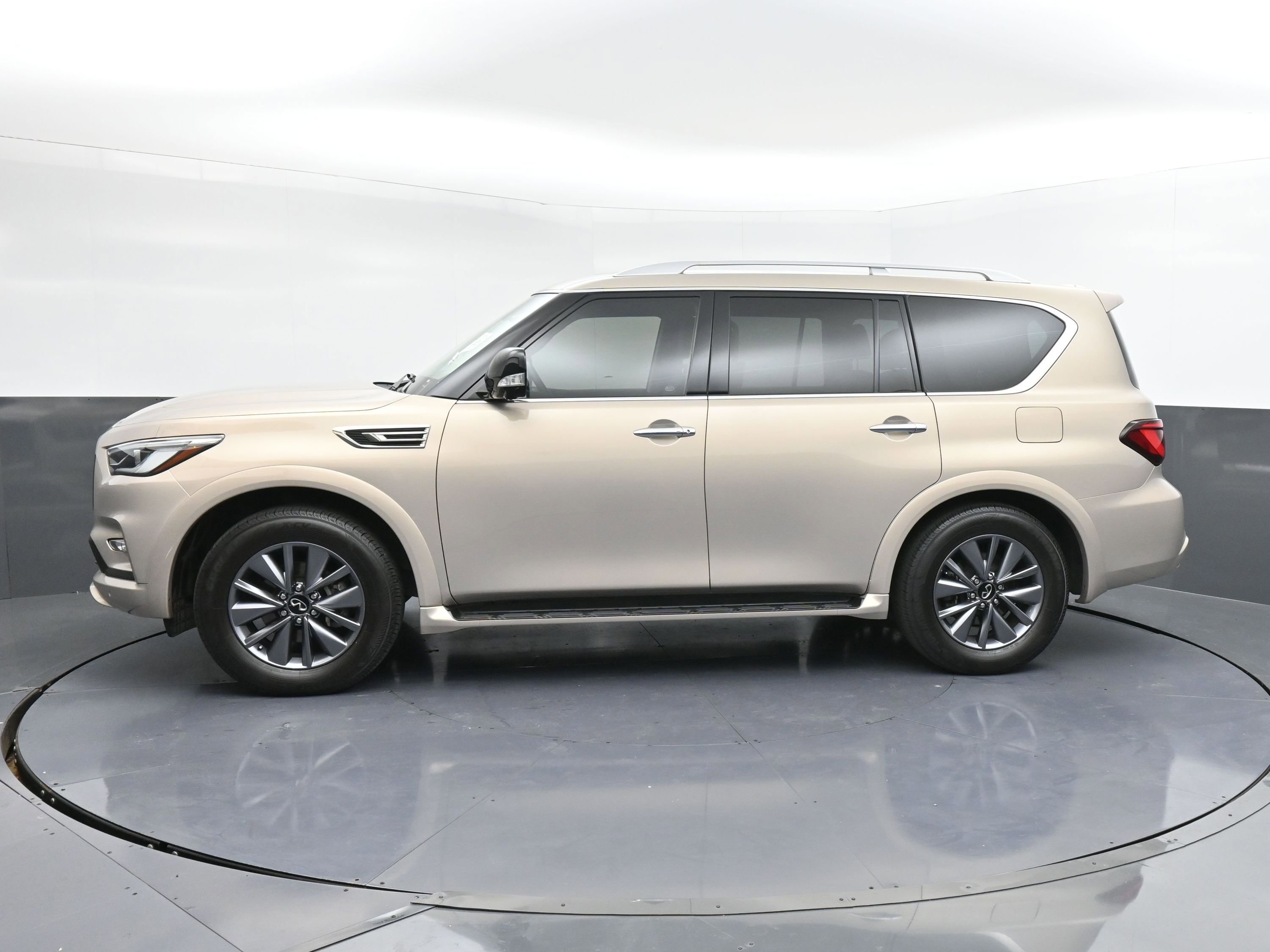 Used 2023 INFINITI QX80 Premium Select w/ All-Season Package image 5