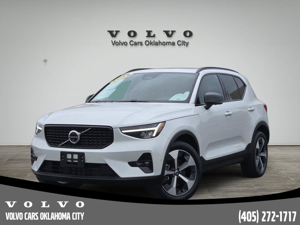 Certified 2025 Volvo XC40 B5 Plus AWD/4WD image 1