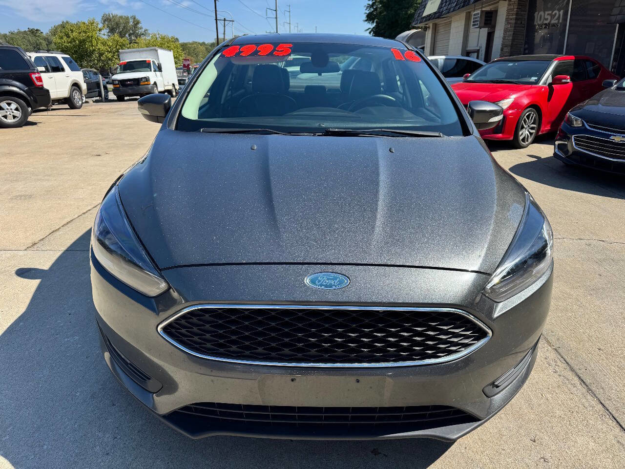 Used 2016 Ford Focus SE w/ Equipment Group 201A image 2