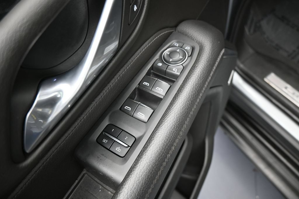 Used 2024 GMC Yukon XL Denali RWD image 15