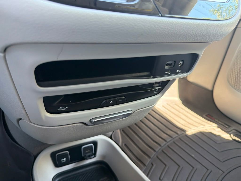 Used 2018 Chrysler Pacifica Touring-L Plus FWD image 32