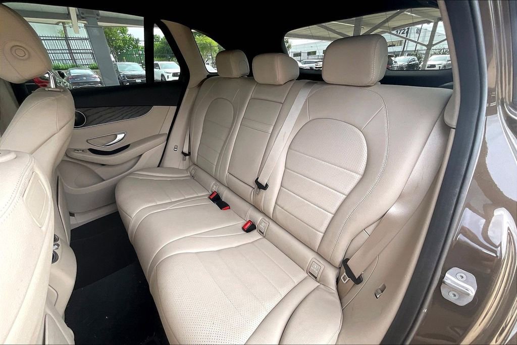 Used 2018 Mercedes-Benz GLC 300 w/ Premium Package image 28
