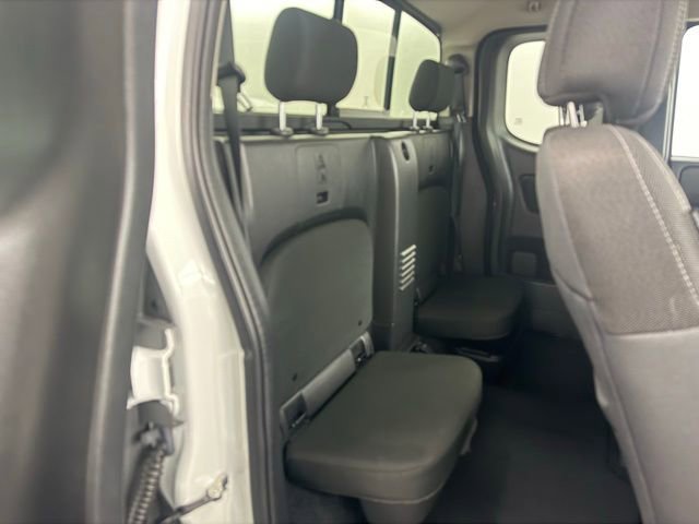 Used 2025 Nissan Frontier SV image 12