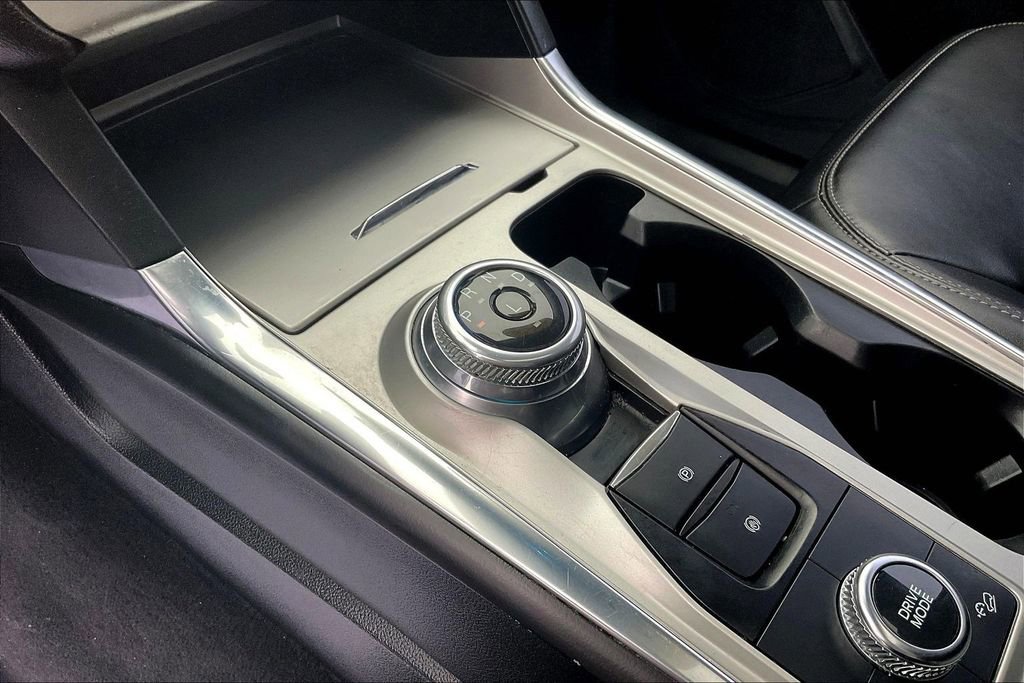 Used 2022 Ford Explorer XLT w/ Equipment Group 202A image 16