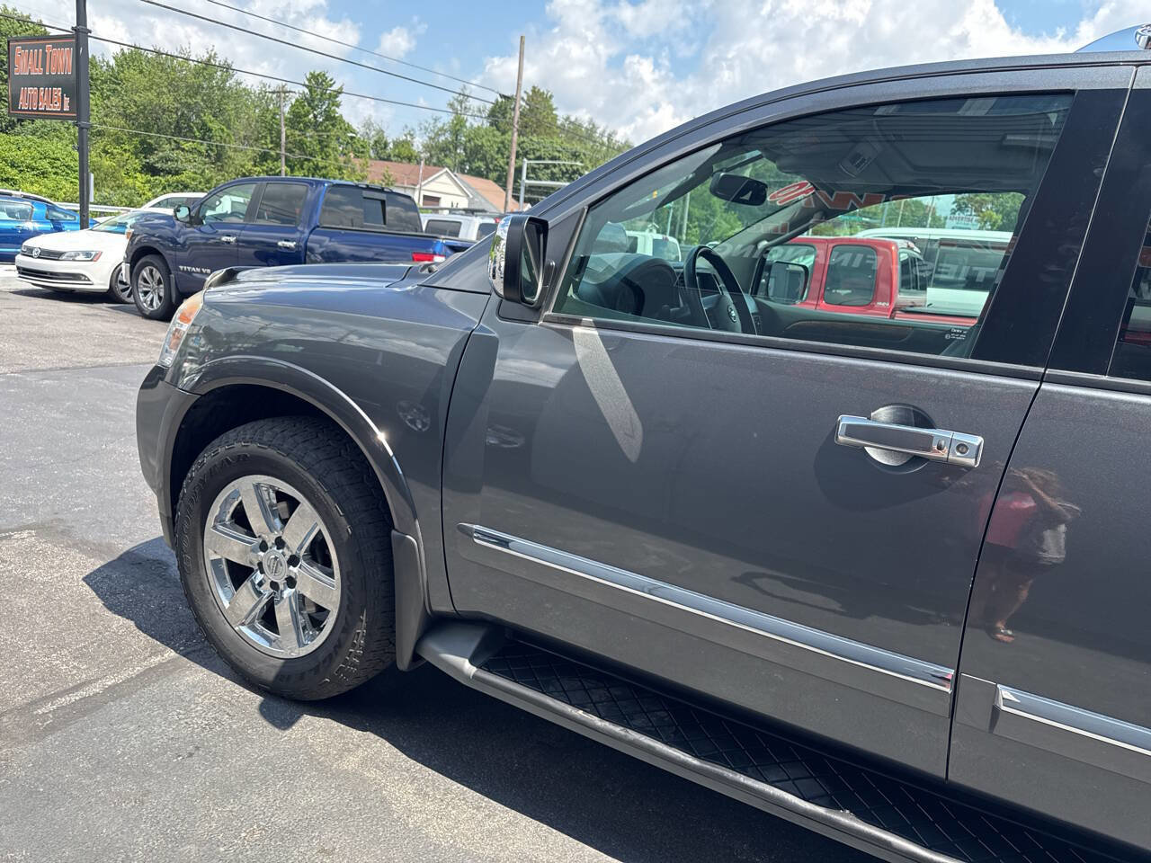 Used 2010 Nissan Armada Platinum image 4