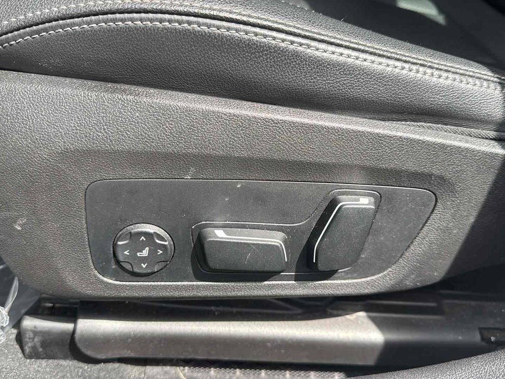 Used 2025 BMW 330i xDrive Sedan AWD/4WD image 31