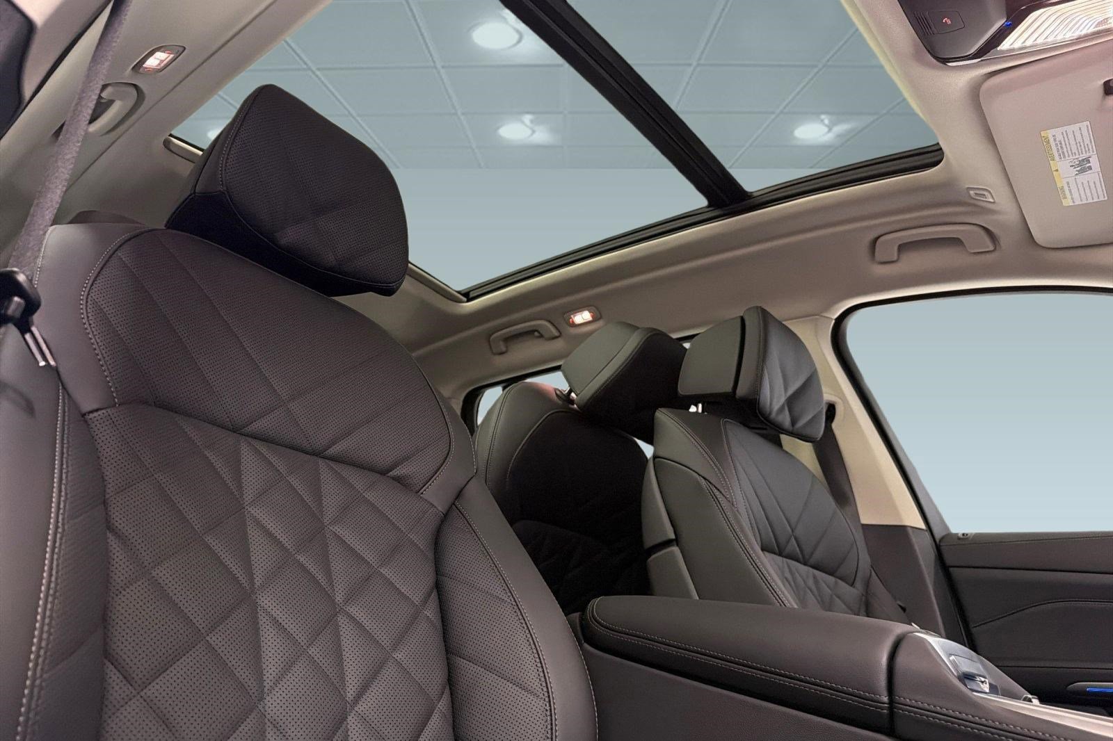 Used 2026 BMW X7 xDrive40i w/ Premium Package AWD/4WD image 14