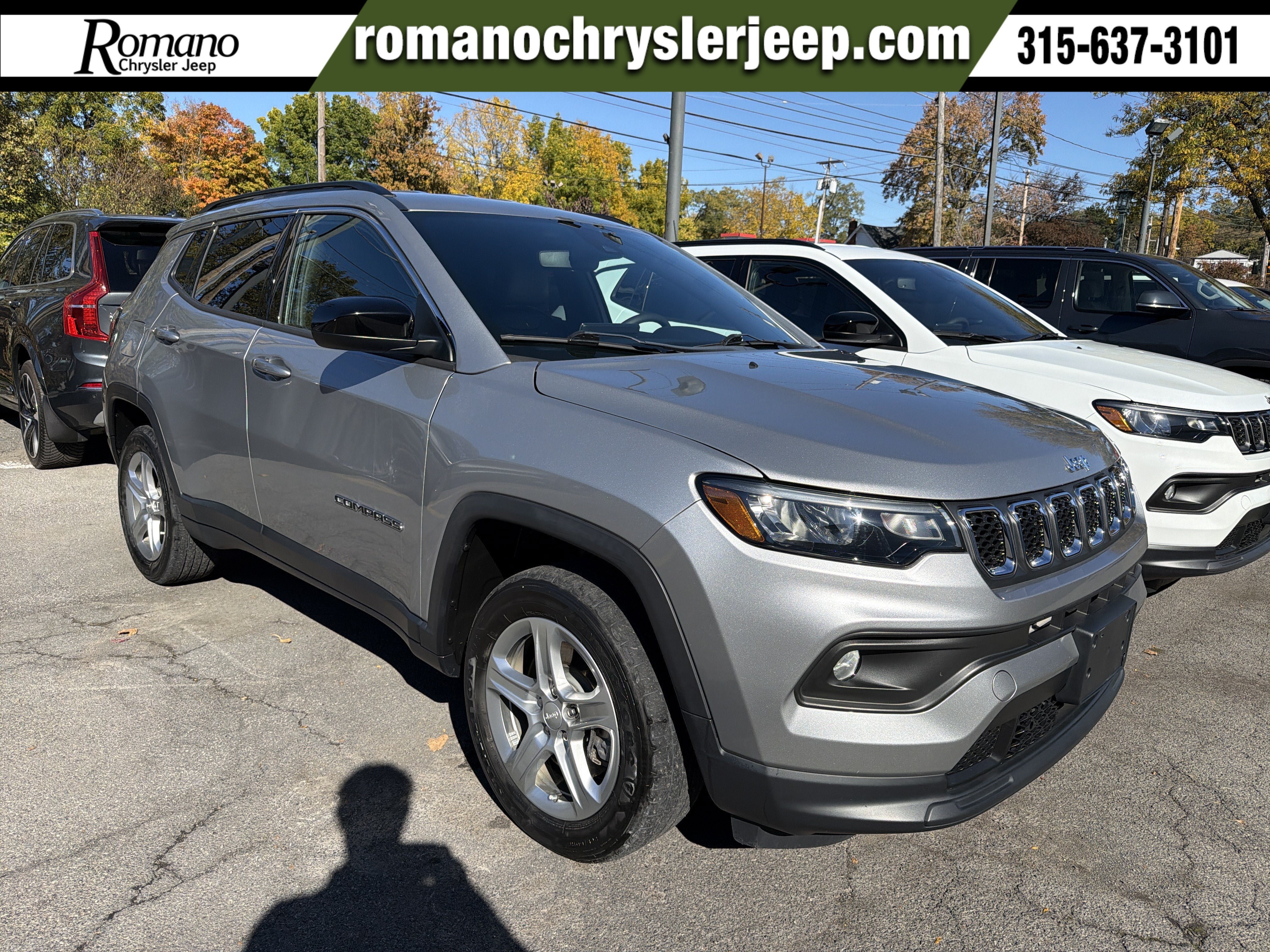Used 2023 Jeep Compass Latitude AWD/4WD image 1