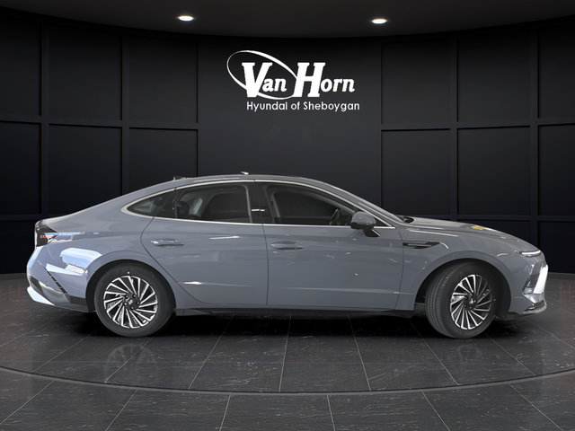 Certified 2025 Hyundai Sonata Limited FWD image 2