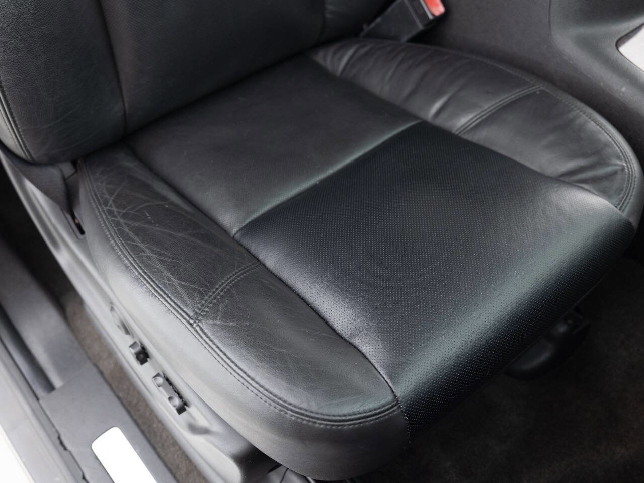 Used 2011 GMC Yukon XL Denali image 25