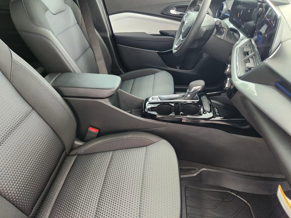 New 2026 Chevrolet Trax LT w/ Sunroof Package image 10