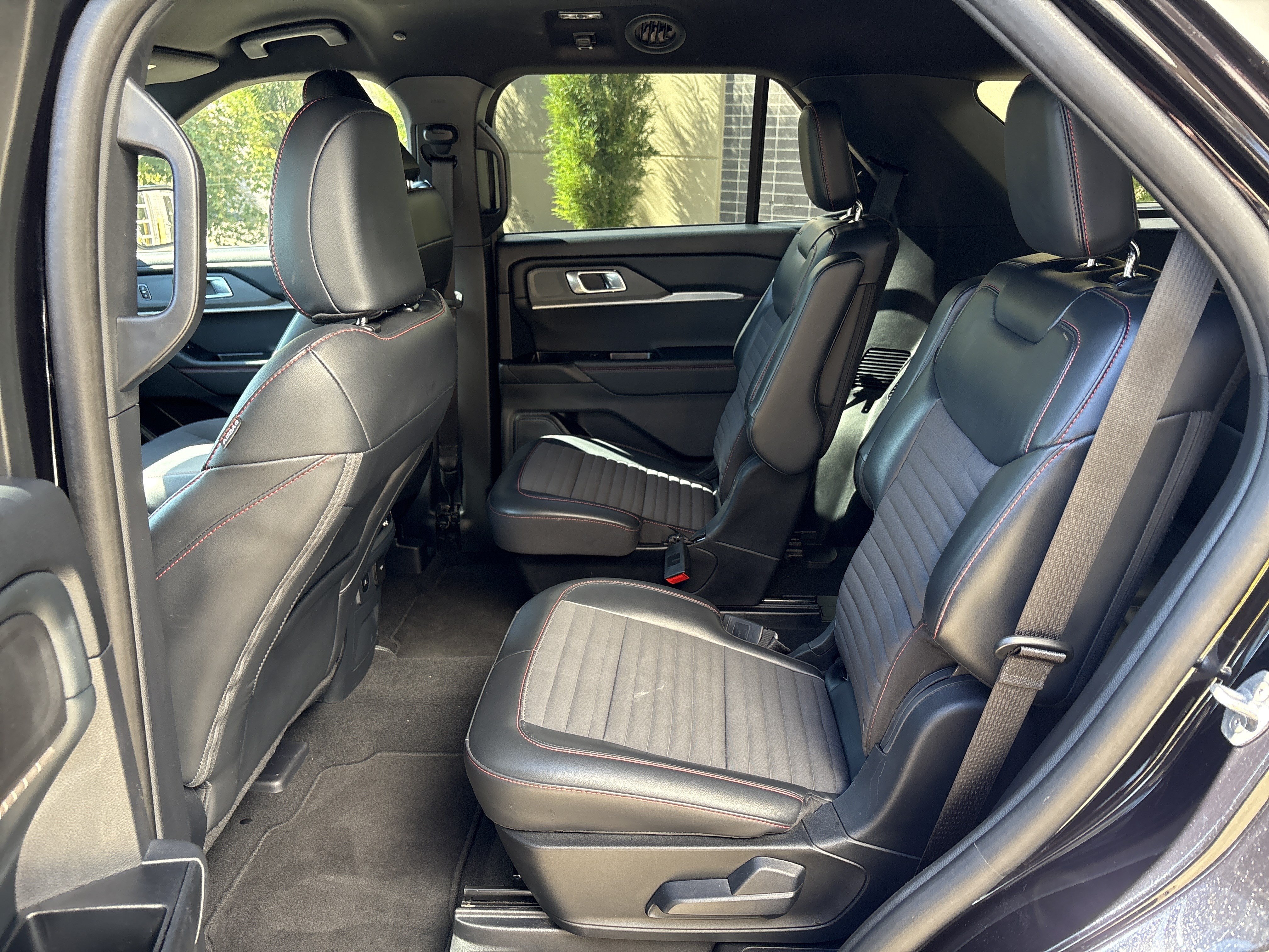 Used 2025 Ford Explorer ST-Line AWD/4WD image 30