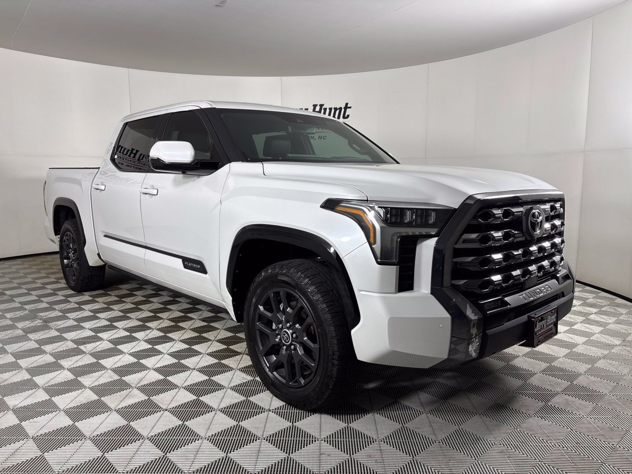 Used 2023 Toyota Tundra Platinum w/ Advanced Package AWD/4WD image 3