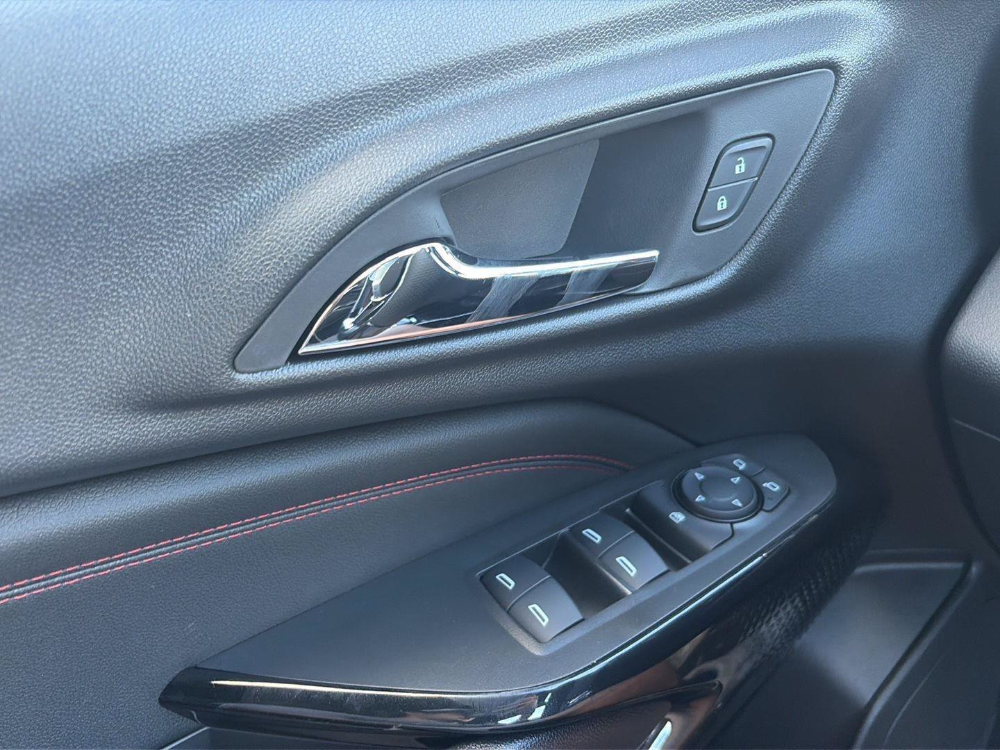 New 2026 Chevrolet Trax RS w/ Sunroof Package FWD image 16