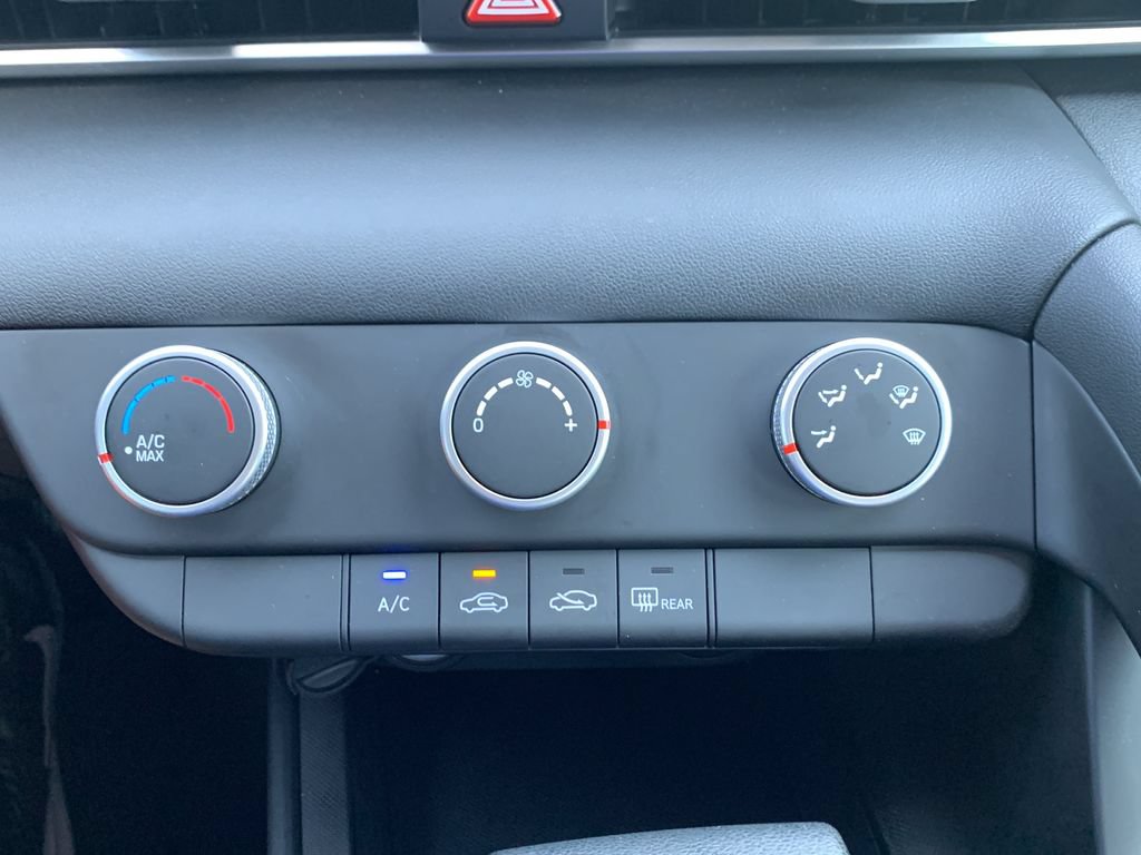 Certified 2026 Hyundai Elantra SE FWD image 28