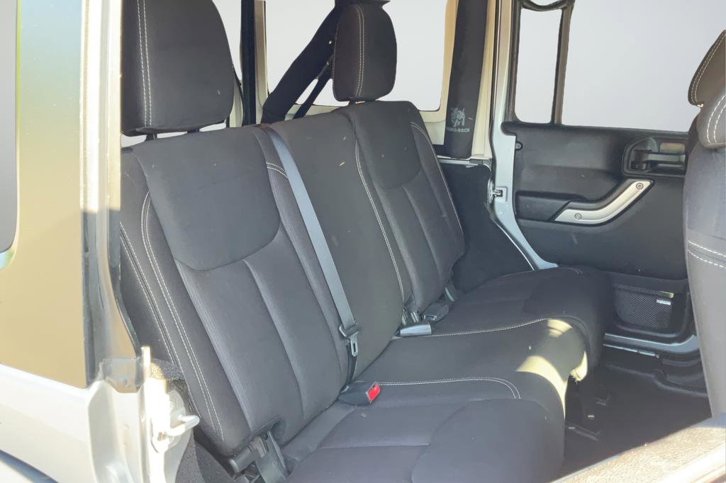 Used 2015 Jeep Wrangler Unlimited Rubicon w/ Connectivity Group image 21