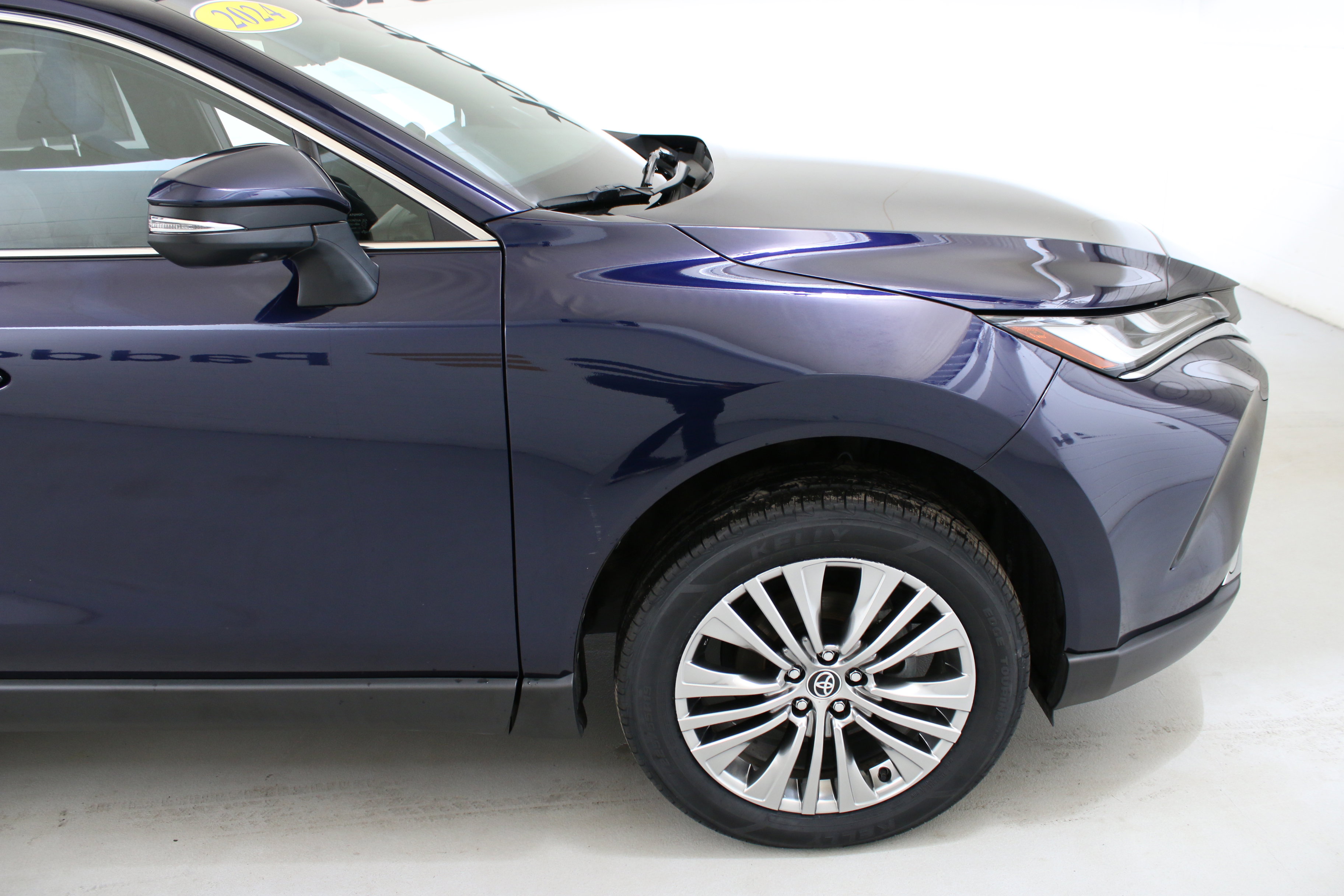 Used 2024 Toyota Venza Limited image 11