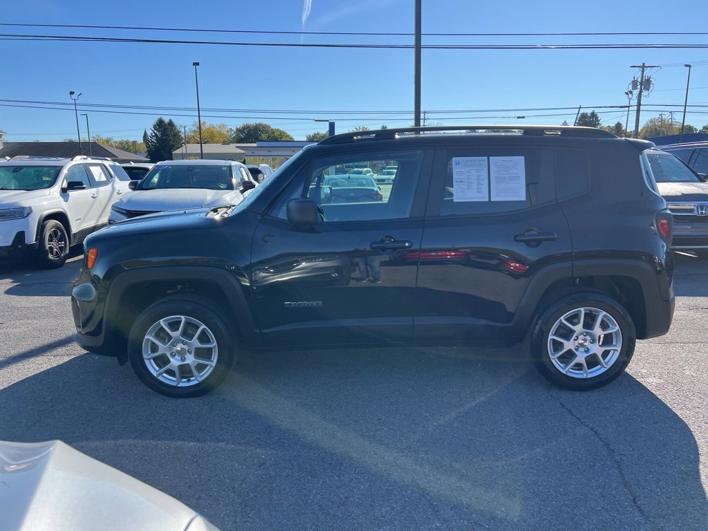 Used 2023 Jeep Renegade Latitude w/ Premium Group image 2