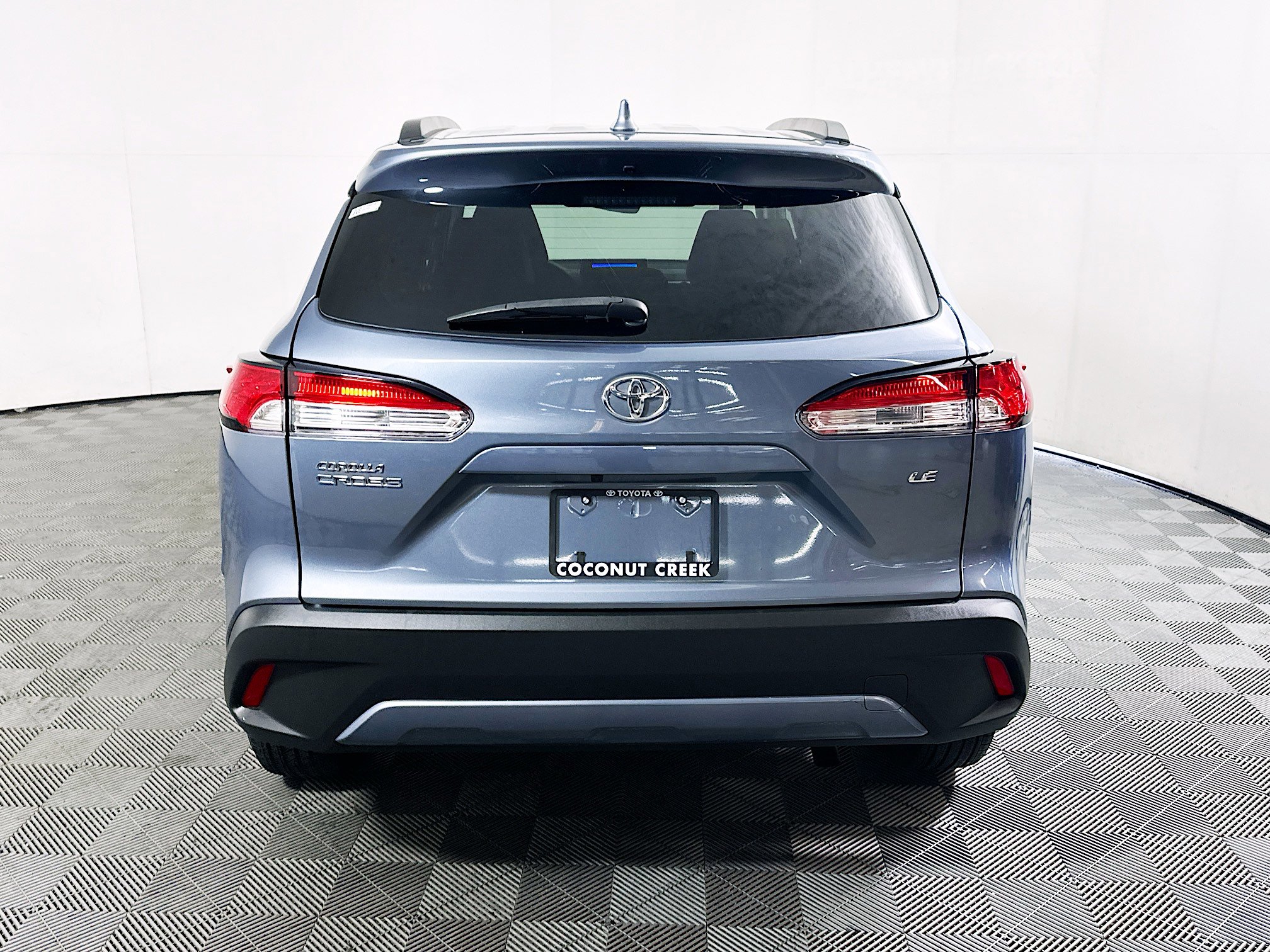 Used 2023 Toyota Corolla Cross LE w/ Moonroof Package image 4