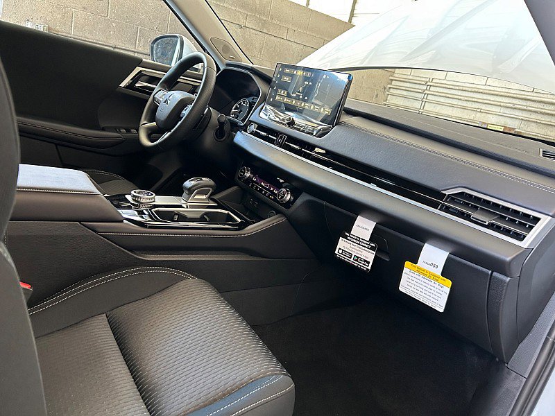 New 2025 Mitsubishi Outlander ES image 49