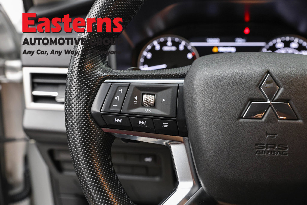 Used 2024 Mitsubishi Outlander SE AWD/4WD image 16
