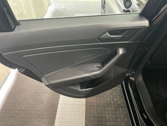 Certified 2023 Volkswagen Jetta SE w/ Panoramic Sunroof Package FWD image 10